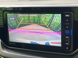 【バックカメラ】駐車時に後方がリアルタイム映像で確認できます。大型商業施設や立体駐車場での駐車時や、夜間のバック時に大活躍！運転スキルに関わらず、今や必須となった装備のひとつです！
