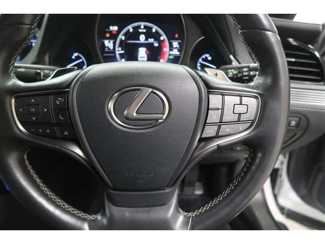 トヨタ自慢の“まるごとクリーニング”を施工済！ボディーはもちろん、タイヤ・ホイールまで、ピッカピカ☆♪比べてください、自信があります！）