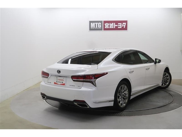 納車前にしっかり点検してお渡ししております。全店舗サービス工場も併設しております。納車後も安心してお任せ下さい。