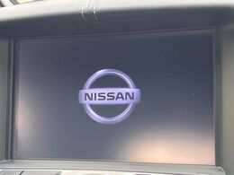 【メーカー純正ナビ】インテリアに溶け込むスタイリッシュな「専用設計」メーカーナビを装備♪視認性や操作性など基本性能にも優れ、より上質なカーライフをお楽しみいただけます。
