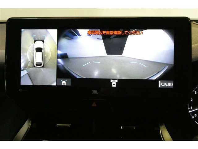 パノラミックビューモニター付きです。車両を上から見たような映像をディスプレイオーディオ画面に表示。運転席からの目視だけでは見にくい、車両周辺の状況をリアルタイムでしっかり確認できます。