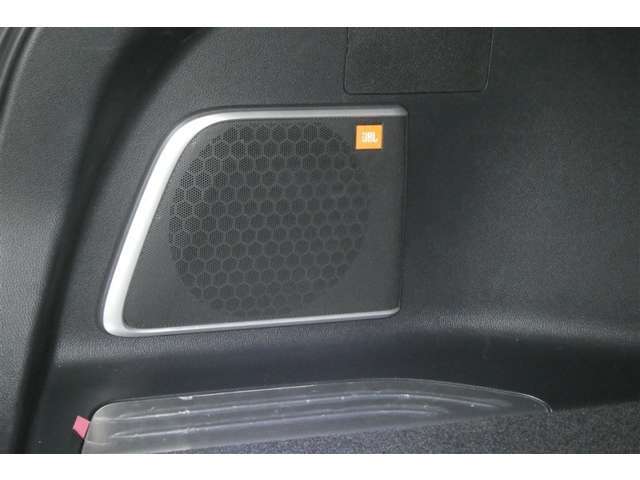 高機能サウンドシステム。車内に臨場感ある音楽空間を生み出します。