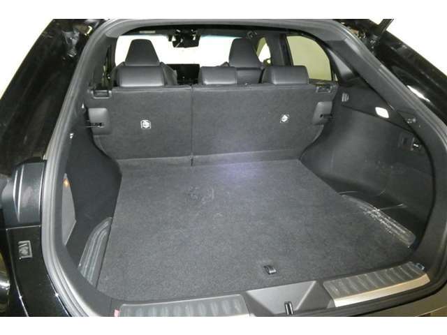 走りにこだわりながら収納力も持ち合わせたお車です。荷物を載せて軽快なドライブを楽しめますよ♪