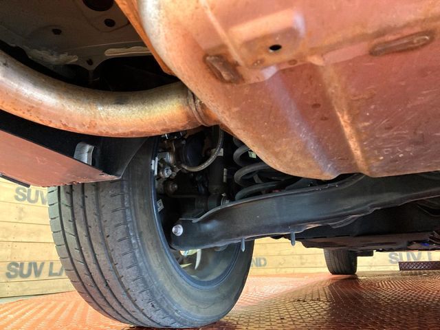 お車を安心してお乗りいただく為には、足回りの定期点検が欠かせません。サービスサポート（有償保証）では無料点検もご提供しており、安心のカーライフをお過ごしいただけるサポート体制が整っています。