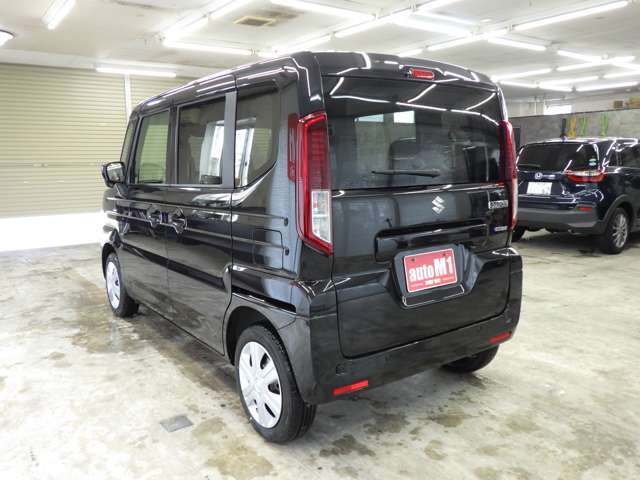 オートエムワンには多数車種様々な在庫がございます。きっとお気に入りの1台に出会えるはずです！