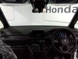 爽快な前方視界を是非、体感！また、形状を進化させたフロントピラーなどにより、安心感のある斜め前方の視界です。