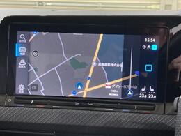 タッチスクリーンを採用。従来のナビゲーションシステムの域を超える、車両を総合的に管理するインフォテイメントシステムです。