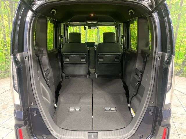 普段のお買い物や通勤、送迎等に十分な荷室スペースを確保しております。セカンドシートを倒すと、大きな荷物の積載も可能です♪