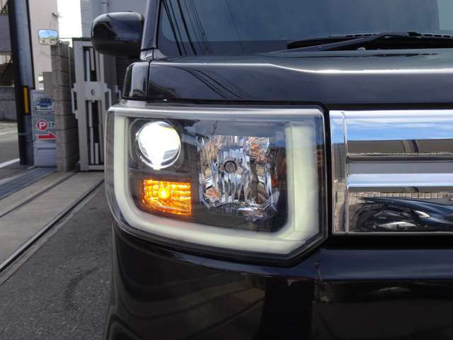 LEDヘッドライト　オートライト機能付きです、夕暮れ時やトンネル走行時のライト点け忘れ防止にもなり安全です。