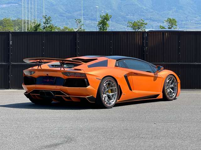 ランボルギーニ アヴェンタドール LP700-4 4WD 2014年 0.9万キロ