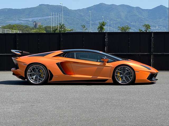 ランボルギーニ アヴェンタドール LP700-4 4WD 2014年 0.9万キロ (大分