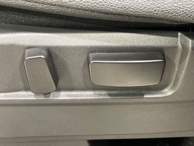 【パワーシート】スイッチ一つで簡単にシートの微調整が可能！電動だから力もいりません！自分に最適なシートポジションにセットして、快適なドライブをお楽しみください。
