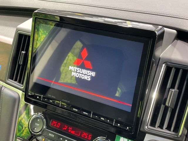 【純正10型ナビ】人気の純正ナビを装備しております。ナビの使いやすさはもちろん、オーディオ機能も充実！キャンプや旅行はもちろん、通勤や買い物など普段のドライブも楽しくなるはず♪