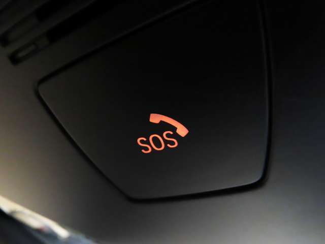 SOSコール/エアバックが展開するような深刻な事故において、自動でSOSコールを発信します。車内で急病人が出るような緊急時は、手動で発信可能です。
