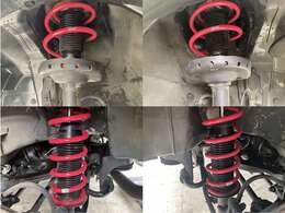 スバルオプションでSTI製パーツなども装備多数です！STI強化ローダウンサスやSTI製エアロパーツ！フロントには補強パーツのストラットタワーバー！追加メーターなど装着されています！