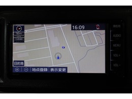 純正ナビを装備。初めての場所へのお出かけもナビがあると安心です。ハンズフリー通話に使えるBluetoothにも対応しています♪