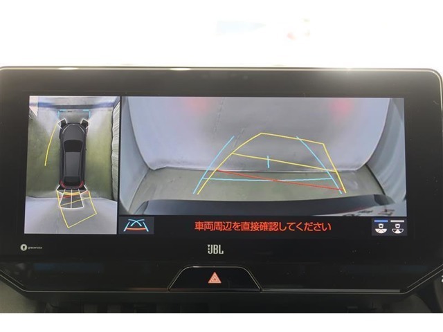 【パノラミックビューモニター】クルマの斜め後ろや真横など、目が届きにくい箇所も確認できるため、いち早く障害物に気が付くことができて安心ですね♪