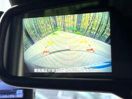 【バックカメラ】駐車時に後方がリアルタイム映像で確認できます。大型商業施設や立体駐車場での駐車時や、夜間のバック時に大活躍！運転スキルに関わらず、今や必須となった装備のひとつです！
