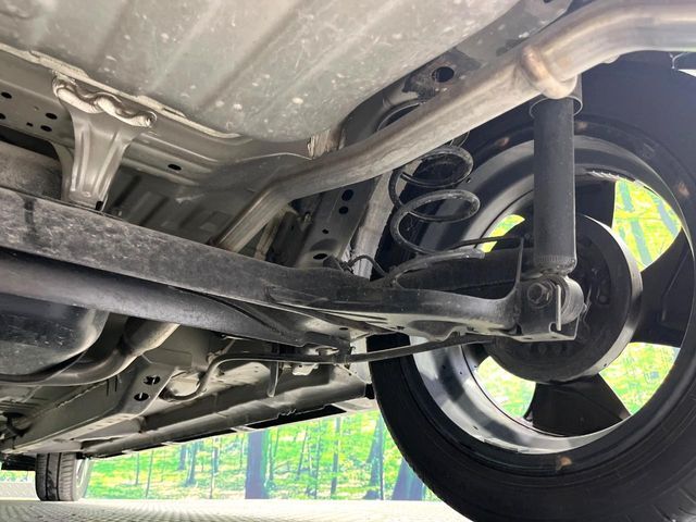 お車を安心してお乗りいただく為には、足回りの定期点検が欠かせません。サービスサポート（有償保証）では無料点検もご提供しており、安心のカーライフをお過ごしいただけるサポート体制が整っています。