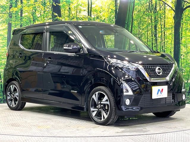 大好評のボディコーティング「弾スプラッシュコート」もご納車までに施工可能。通常のガラスコートと異なる、耐久年数6年の無機質ガラスコーティングが、ボディをキレイな状態に保ってくれます。