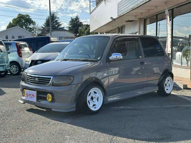 商談テーブルもご用意しております。お気軽にご来店下さい0～120回のオートローン,各種クレジットカードがご利用になれます。