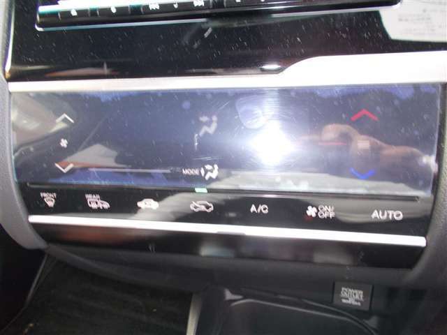 オートエアコンで車内温度設定できます。
