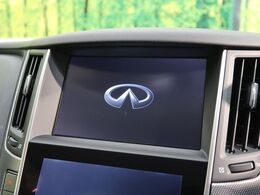【メーカー純正ナビ】インテリアに溶け込むスタイリッシュな「専用設計」メーカーナビを装備♪視認性や操作性など基本性能にも優れ、より上質なカーライフをお楽しみいただけます。