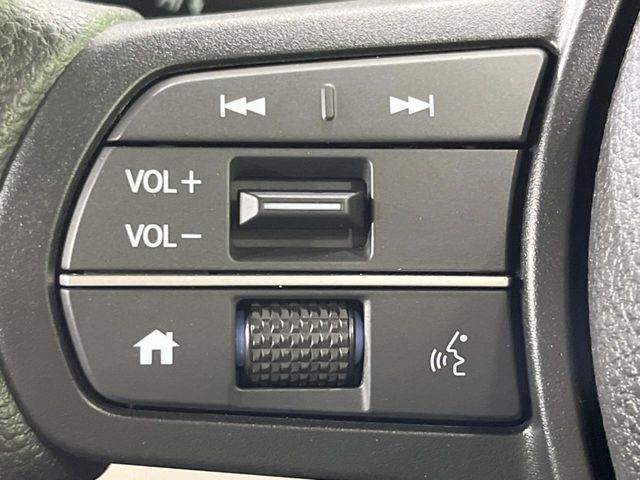 【ステアリングスイッチ】運転中、前方から目線をそらすことなく、オーディオ等の操作が可能な便利機能！安心＆快適なドライブを演出してくれます♪
