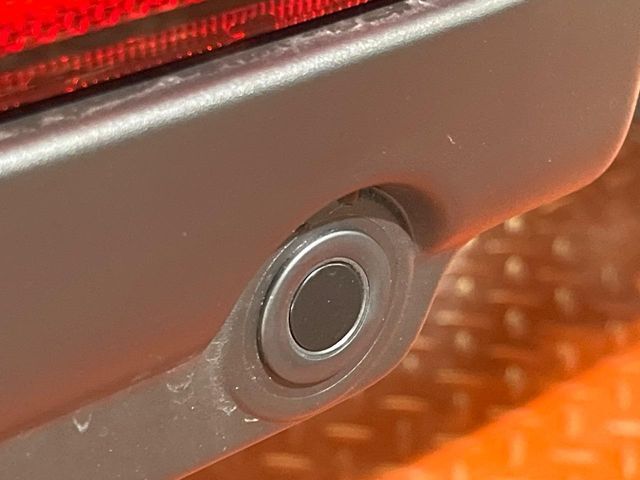 【コーナーセンサー】バンパーに付いたセンサーが障害物を検知！一定の距離に近づくとアラートで教えてくれます♪狭い駐車スペースや車庫入れ時も安心ですね☆
