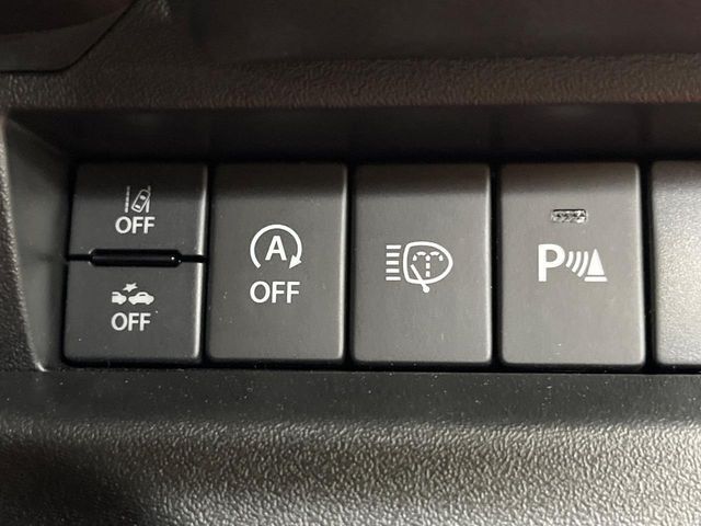 【車線逸脱抑制機能】高速道路走行時、車線からはみ出しそうな時にステアリングを制御し車線内を走行する様にアシスト。より安全な運転をサポートしてくれます！