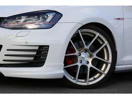 ゴルフGTI入庫しました！ワンオーナー　AVANGARDE19インチAW　XYZ車高調　スマートキー2個　ナビ　TV　バックカメラ　社外ブースト計　お気軽にお問い合わせください！