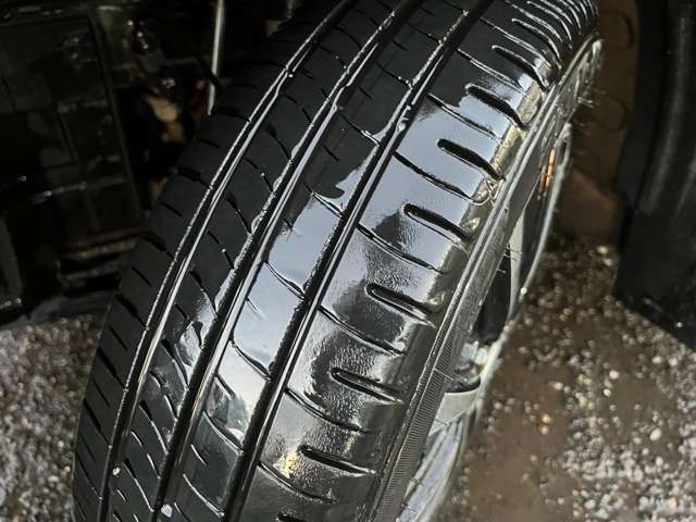 タイヤの溝もしっかりと残っておりますので、ご納車後すぐの履き替えの心配もございません♪スタッドレスタイヤに関しましてもお気軽にご相談下さいませ♪