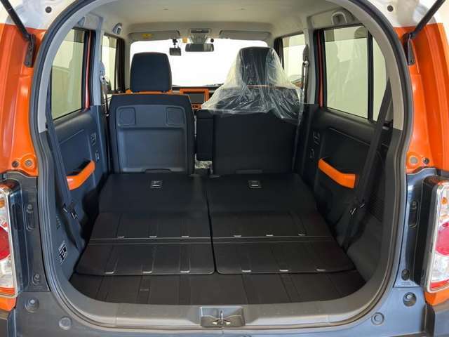もっと荷物を載せたいときは、後部座席を倒して、このようにアレンジできます！