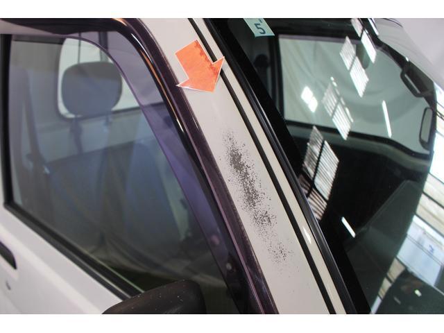 運転席側ドアに塗装剥げがあります。