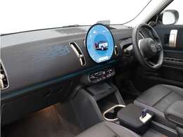 クラシックMINIの特徴を踏襲しつつ、新しいデザインに生まれ変わったインパネまわり