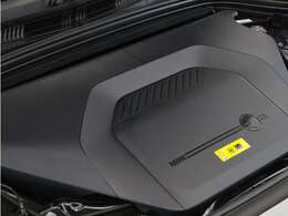 電気モーターならではのレスポンスと加速フィールの凄まじさと、環境に負荷を与えないゼロ・エミッションの走りを存分にご堪能ください。