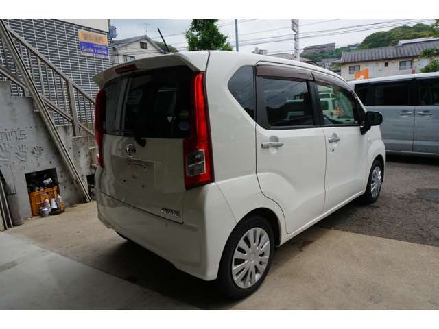 エンジンオイルは汚れ具合に関わらず、全てのお車交換しております。当店のこだわりの1つです。
