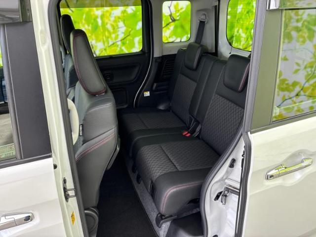 WECARSでは各商談席に大型モニターをご用意しております！見やすい大画面でゆったりと全国の在庫をご覧いただけます！是非ご来店お待ちしております！