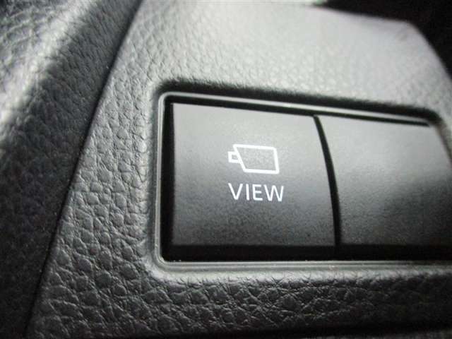 パノラミックビューモニター付きです。車両を上から見たような映像をディスプレイオーディオ画面に表示。運転席からの目視だけでは見にくい、車両周辺の状況をリアルタイムでしっかり確認できます。