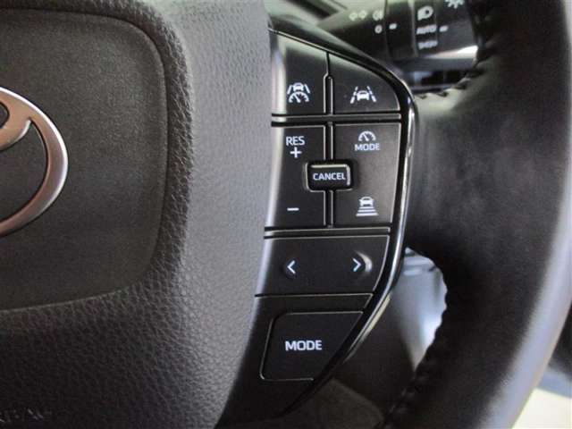 オーディオ操作や、運転を補助するレーダークルーズコントロールなどの操作ができます