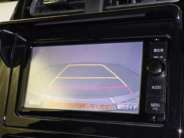 バックモニターも装備しております。バックギアに入れるとナビ画面に車の後方が映し出されます。これで後方確認も安心！