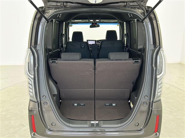 【トランク】積み込みやすくて、たっぷり積める荷室です。シートアレンジできるものは、乗車人数と荷物の量や大きさによってシートを動かすことができるので、より快適なドライブが可能です！