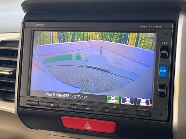 【バックカメラ】駐車時に後方がリアルタイム映像で確認できます。大型商業施設や立体駐車場での駐車時や、夜間のバック時に大活躍！運転スキルに関わらず、今や必須となった装備のひとつです！