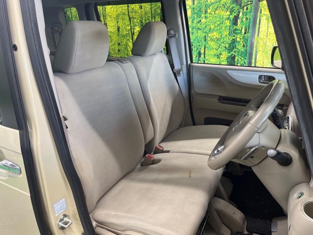 運転席シート廻りは使用感も少なく、良好な状態となっています。丁寧に使われていたことがよくわかりますね。