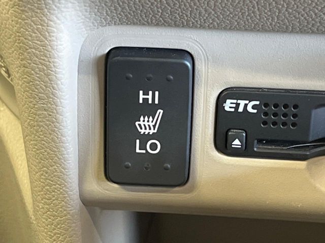 【シートヒーター】寒い日に重宝するシートヒーター！エアコンより早く温まってくれるので寒がりの人も安心ですね♪エアコンの温風は乾燥するから苦手、という方にもをおすすめです。