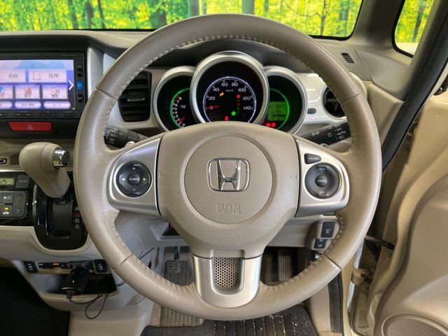 ステアリングも使用感が少なく、きれいな状態となっております♪