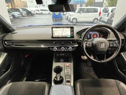 ステアリングリモコンがついていますので、音量やチャンネルを手元で操作することができます。