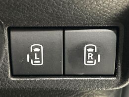 【両側パワースライドドア】スマートキーや運転席のスイッチで後席両側スライドドアの開閉が可能♪電動だから力を入れてドアを開ける必要が無く、小さなお子様でも簡単に開け閉めでき快適です♪