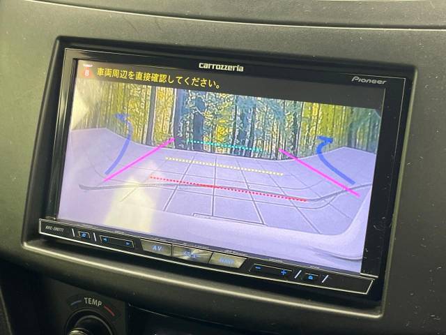 【バックカメラ】駐車時に後方がリアルタイム映像で確認できます。大型商業施設や立体駐車場での駐車時や、夜間のバック時に大活躍！運転スキルに関わらず、今や必須となった装備のひとつです！