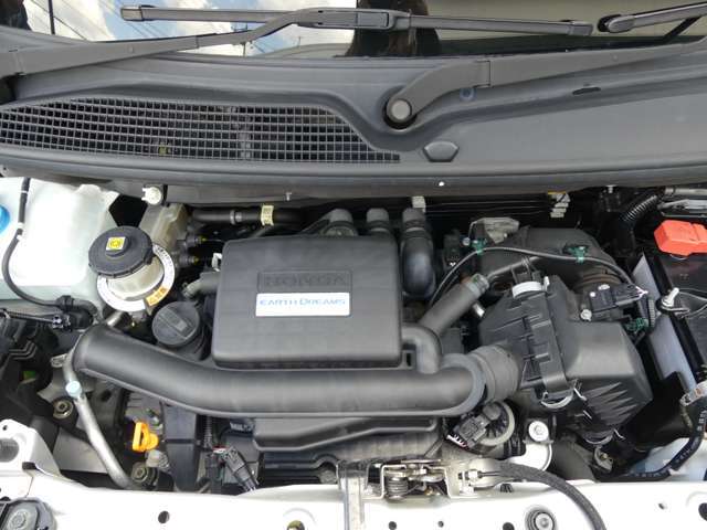 クリーニング済みでキレイなエンジンルームが、快適なカーライフをお約束します